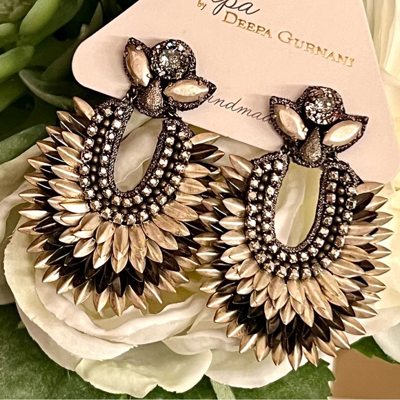 🌺🎉HP🎉🌺 NWT Deepa Gurnani Crystal Lotus Petal Chandeliers - Picture 11 of 16